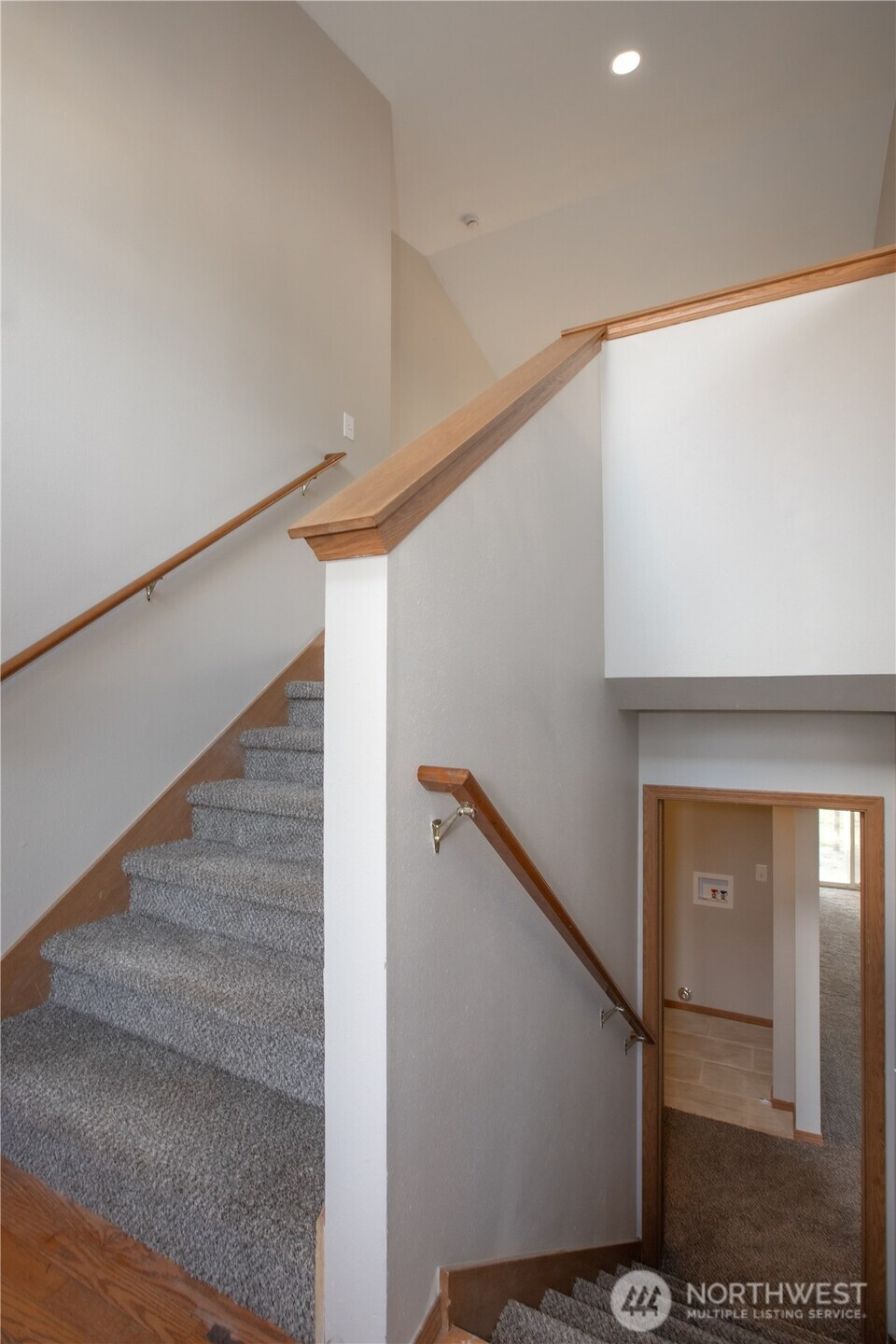 5607 Vincent Court Southeast Lacey, WA 98513 - Photo 23 of 40 a view of entryway