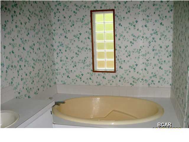3319 Lucas Lake Road Chipley, FL 32428 - Photo 7 of 14 Gallery Image 7