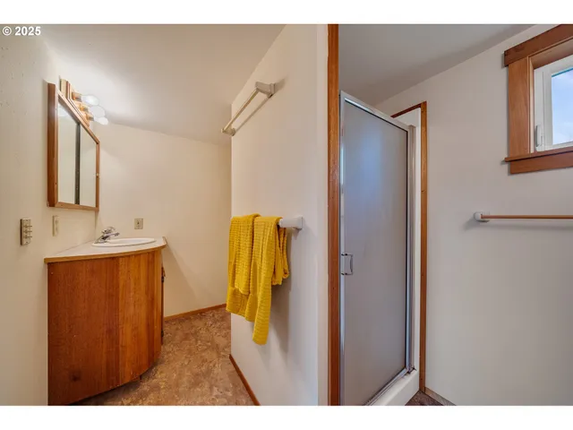 $549,000 | 11605 Highway 101 South, Tillamook, OR 97141