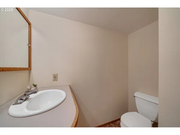 $549,000 | 11605 Highway 101 South, Tillamook, OR 97141