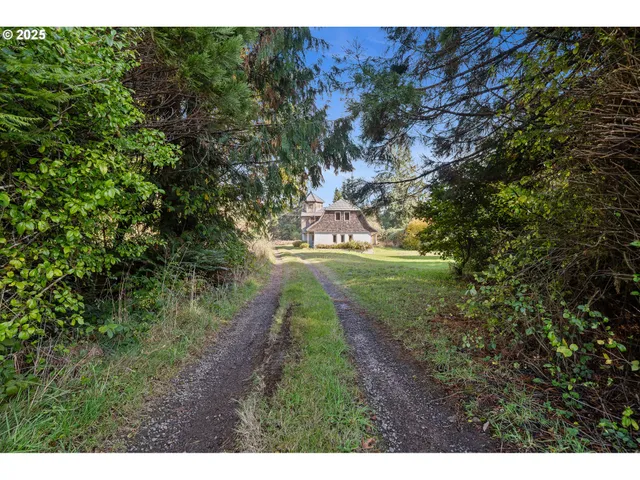 $549,000 | 11605 Highway 101 South, Tillamook, OR 97141