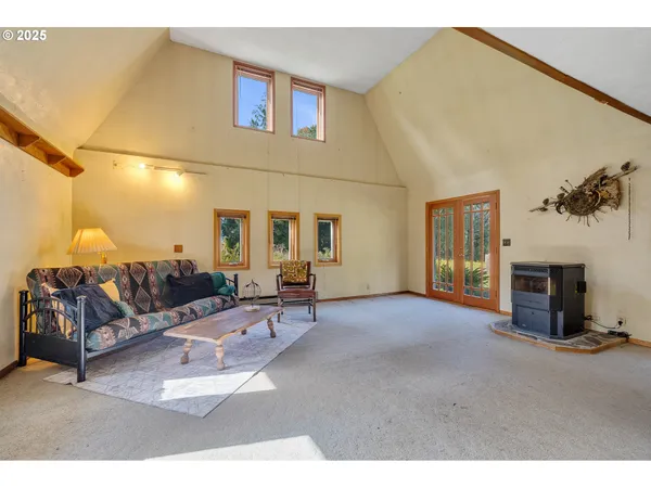 $549,000 | 11605 Highway 101 South, Tillamook, OR 97141