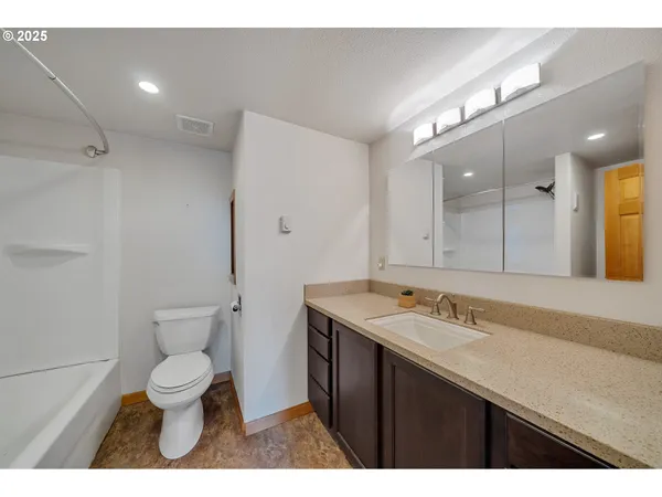 $549,000 | 11605 Highway 101 South, Tillamook, OR 97141