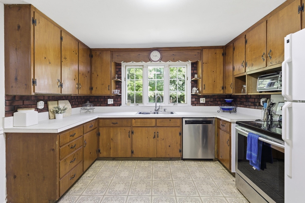 49 Country Way Northampton, MA 01062 - Photo 15 of 41