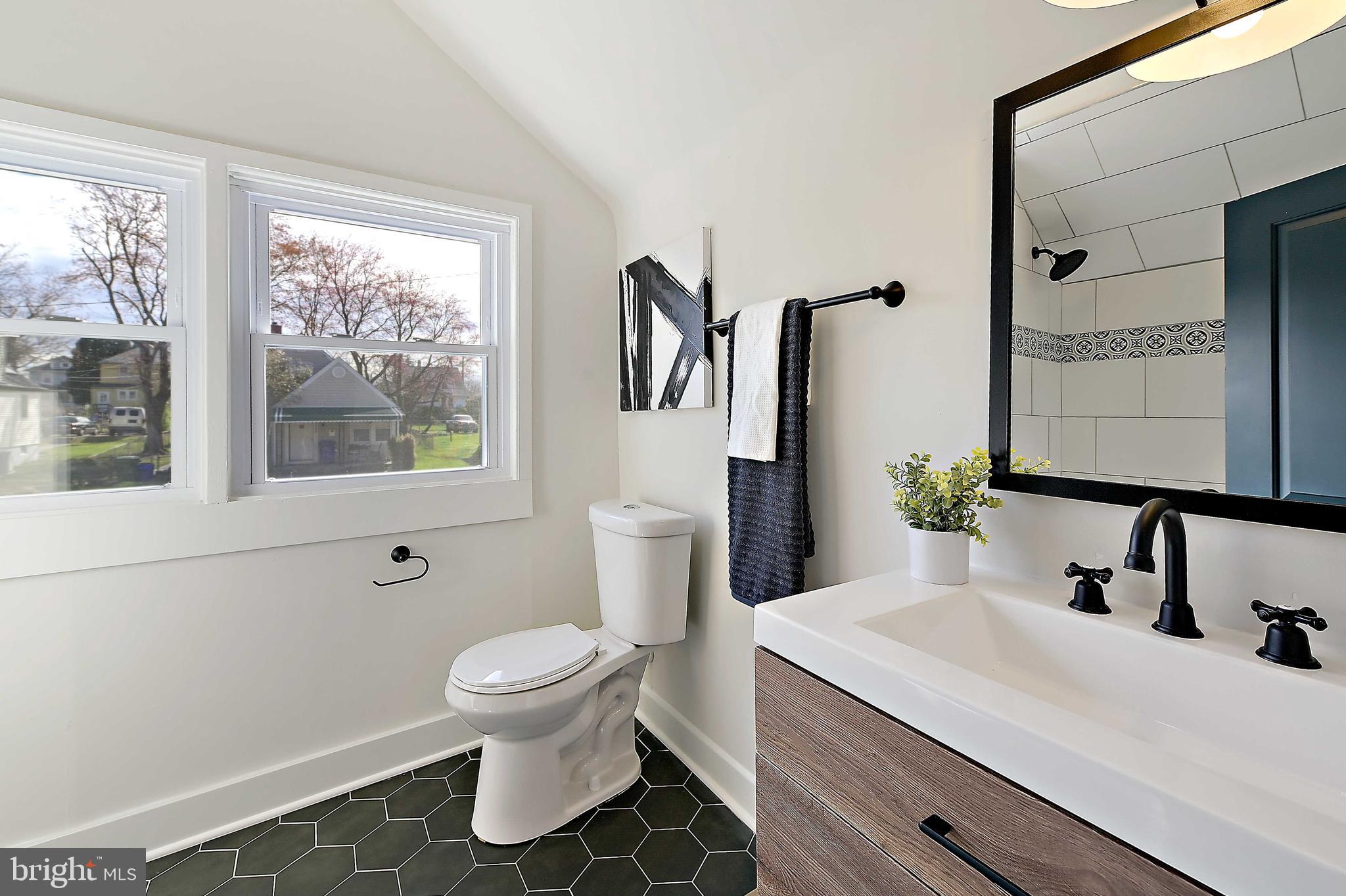 5502 Plymouth Road Baltimore, MD 21214 - Photo 24 of 42 2nd Floor bath