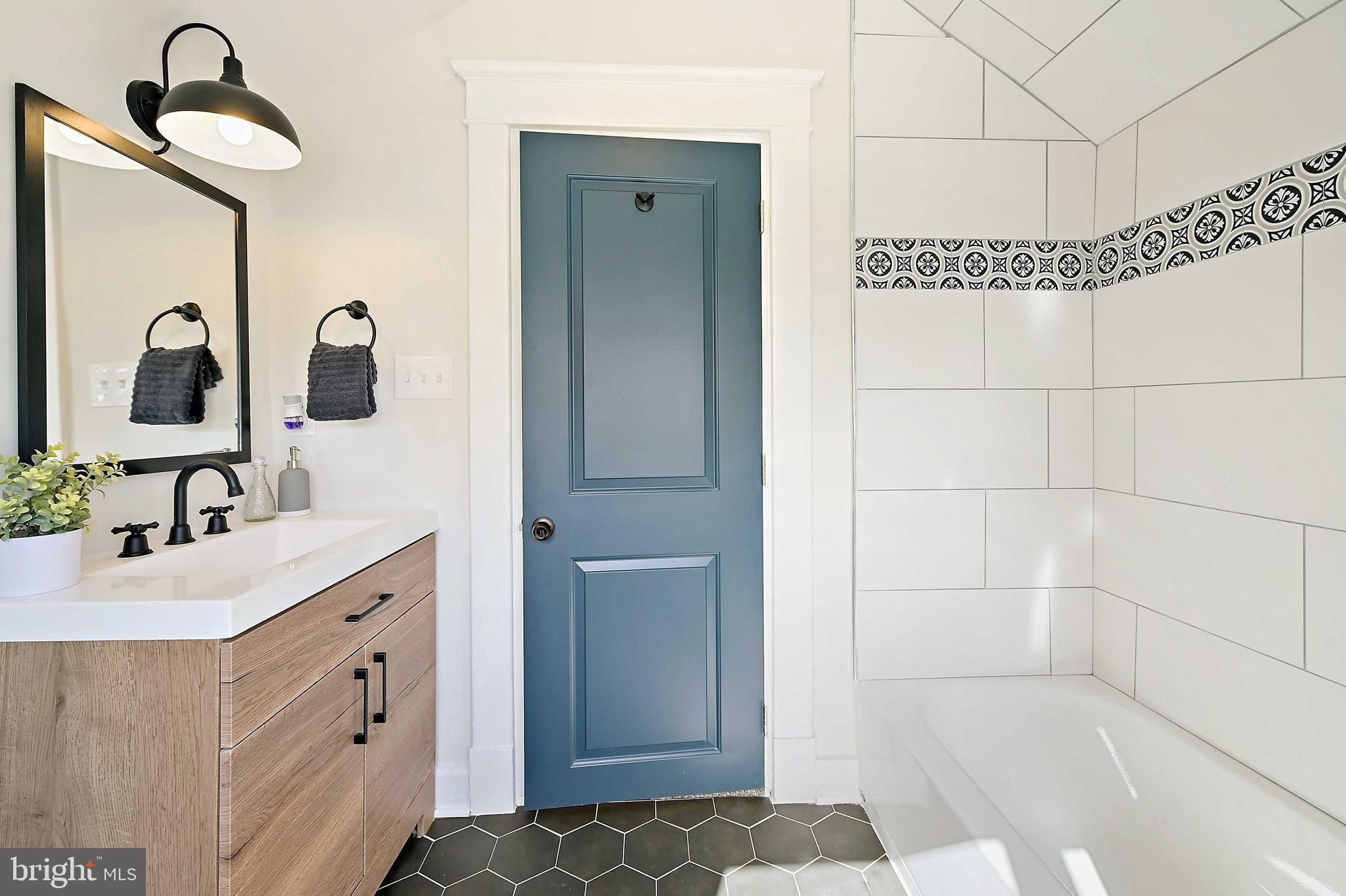 5502 Plymouth Road Baltimore, MD 21214 - Photo 25 of 42 2nd Floor bath