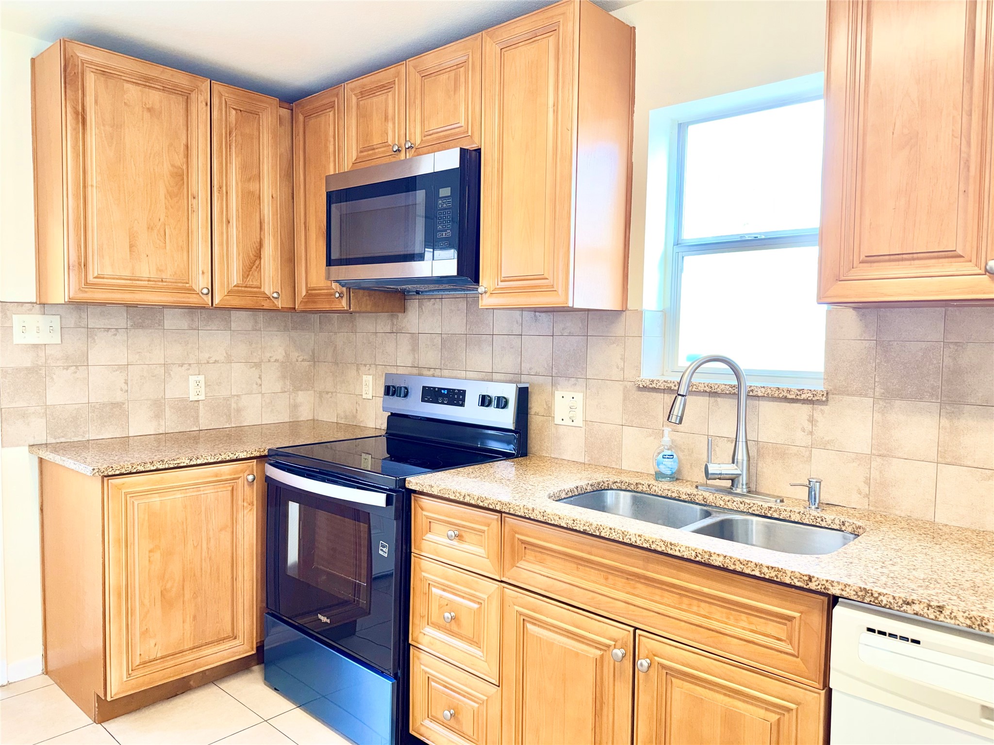 10060 Emnora Lane Houston, TX 77080 - Photo 3 of 29