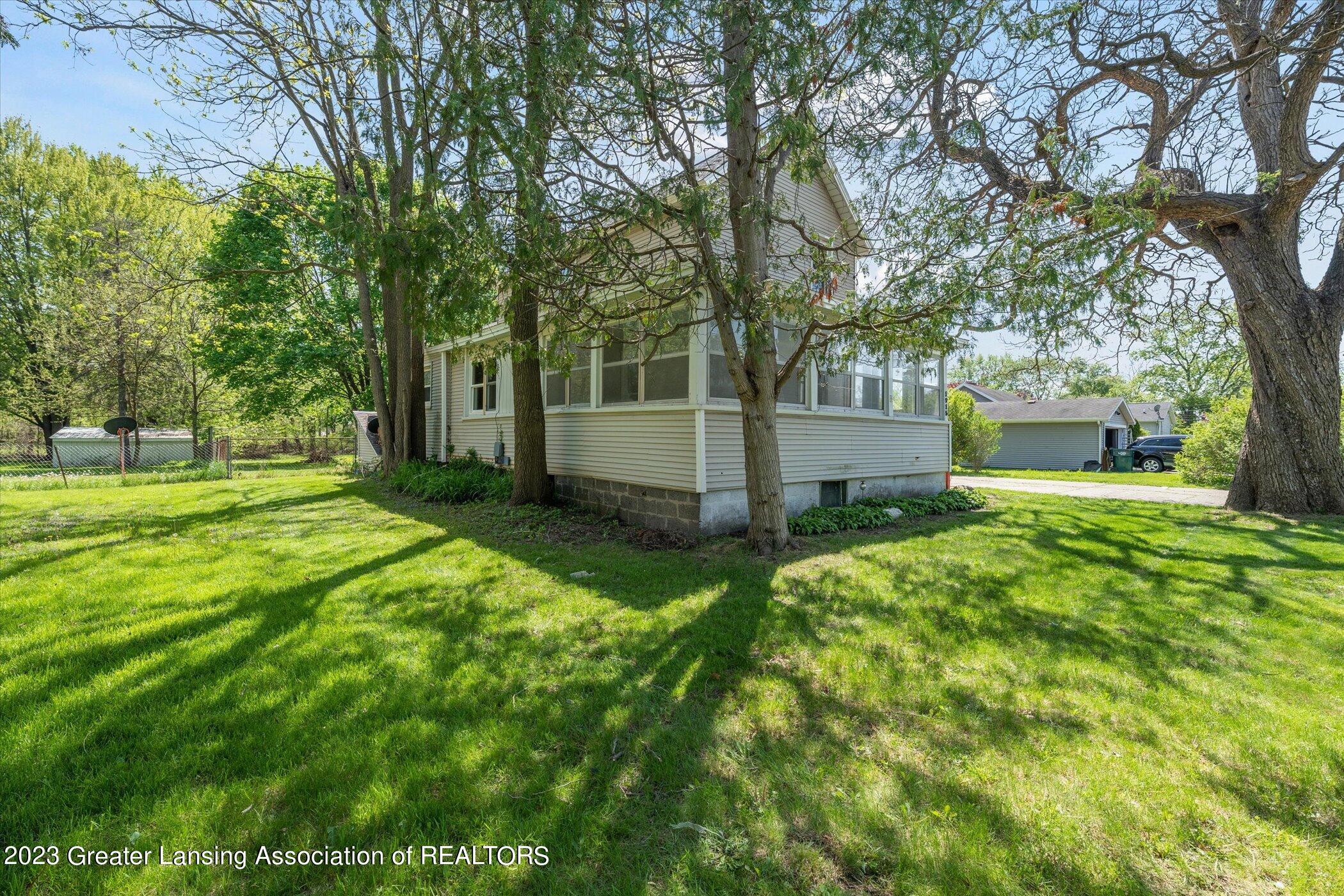1915 West Jolly Road Lansing, MI 48910 - Photo 2 of 41 Front