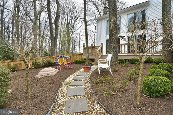 1291 Berry Place McLean, VA 22102 - Photo 28 of 30 a view of a backyard with sitting area