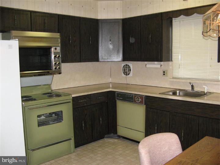 421 Rennard Street Philadelphia, PA 19116 - Photo 11 of 21 Gallery Image 11
