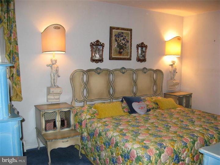 421 Rennard Street Philadelphia, PA 19116 - Photo 12 of 21 Bedroom - Main