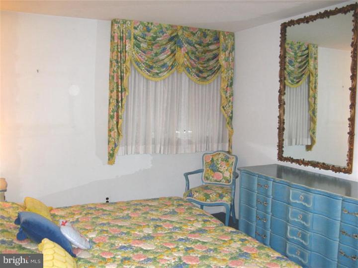 421 Rennard Street Philadelphia, PA 19116 - Photo 13 of 21 Bedroom - Main