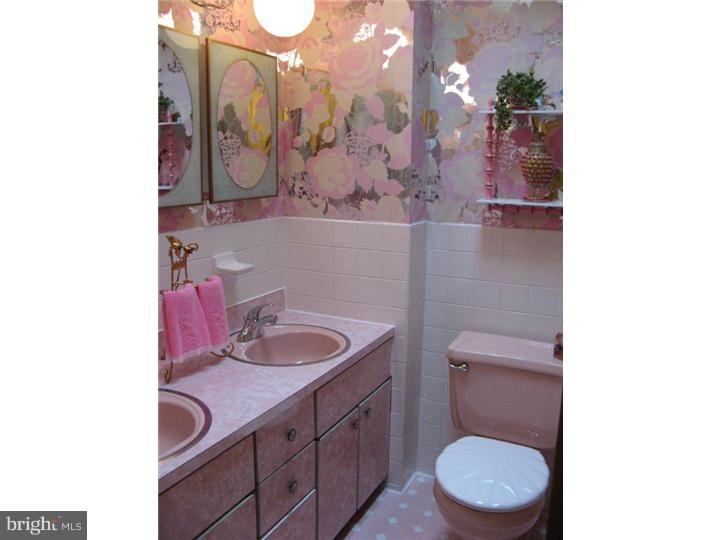 421 Rennard Street Philadelphia, PA 19116 - Photo 17 of 21 Gallery Image 17