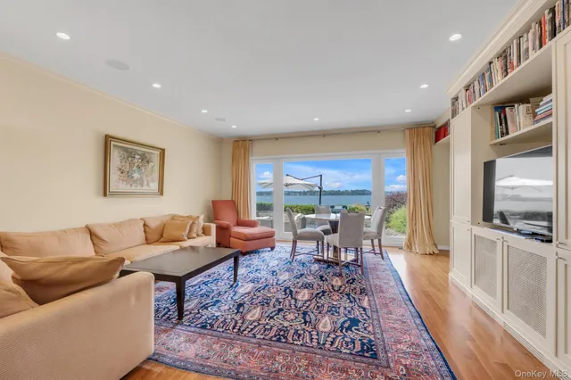 $11,800,000 | 22 Martin Court, Kings Point, NY 11024