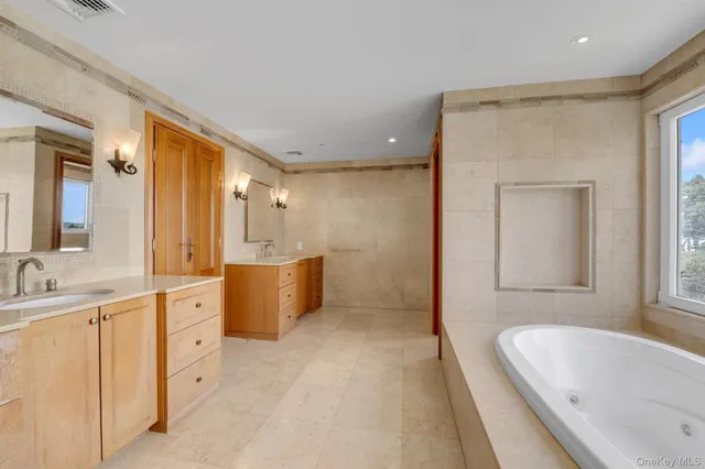 $11,800,000 | 22 Martin Court, Kings Point, NY 11024