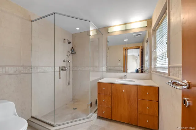 $11,800,000 | 22 Martin Court, Kings Point, NY 11024