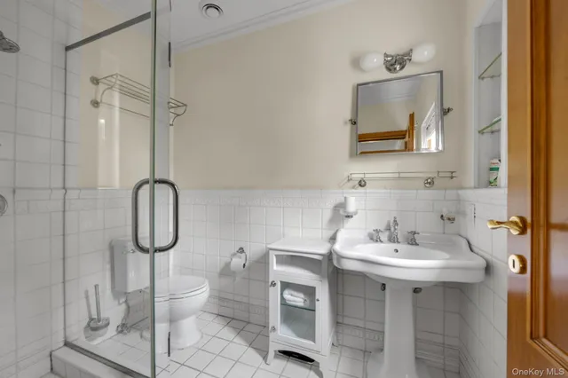 $11,800,000 | 22 Martin Court, Kings Point, NY 11024