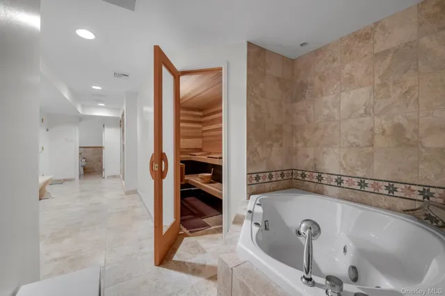 $11,800,000 | 22 Martin Court, Kings Point, NY 11024