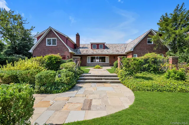 $11,800,000 | 22 Martin Court, Kings Point, NY 11024