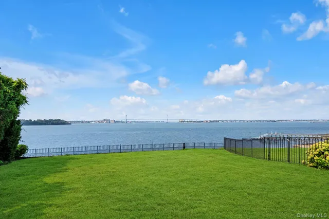 $11,800,000 | 22 Martin Court, Kings Point, NY 11024