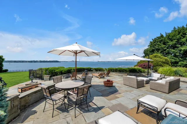 $11,800,000 | 22 Martin Court, Kings Point, NY 11024