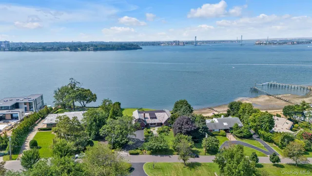 $11,800,000 | 22 Martin Court, Kings Point, NY 11024