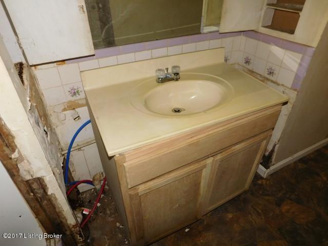 412 Fallis Run Road Harrodsburg, KY 40330 - Photo 18 of 35 Bathroom (7)