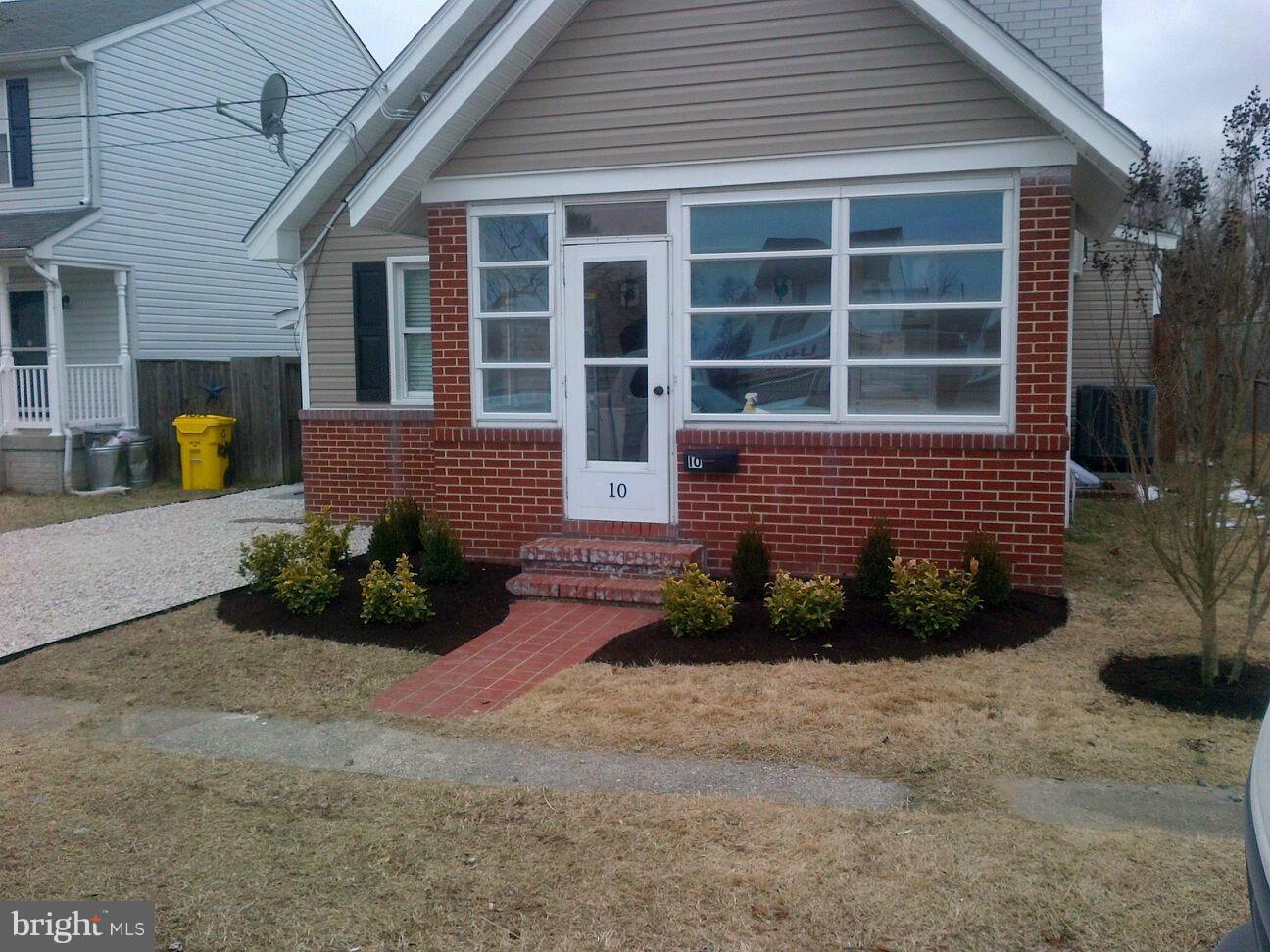 10 Manchester Road Pasadena, MD 21122 - Photo 3 of 28 Front of Home Showing Porch