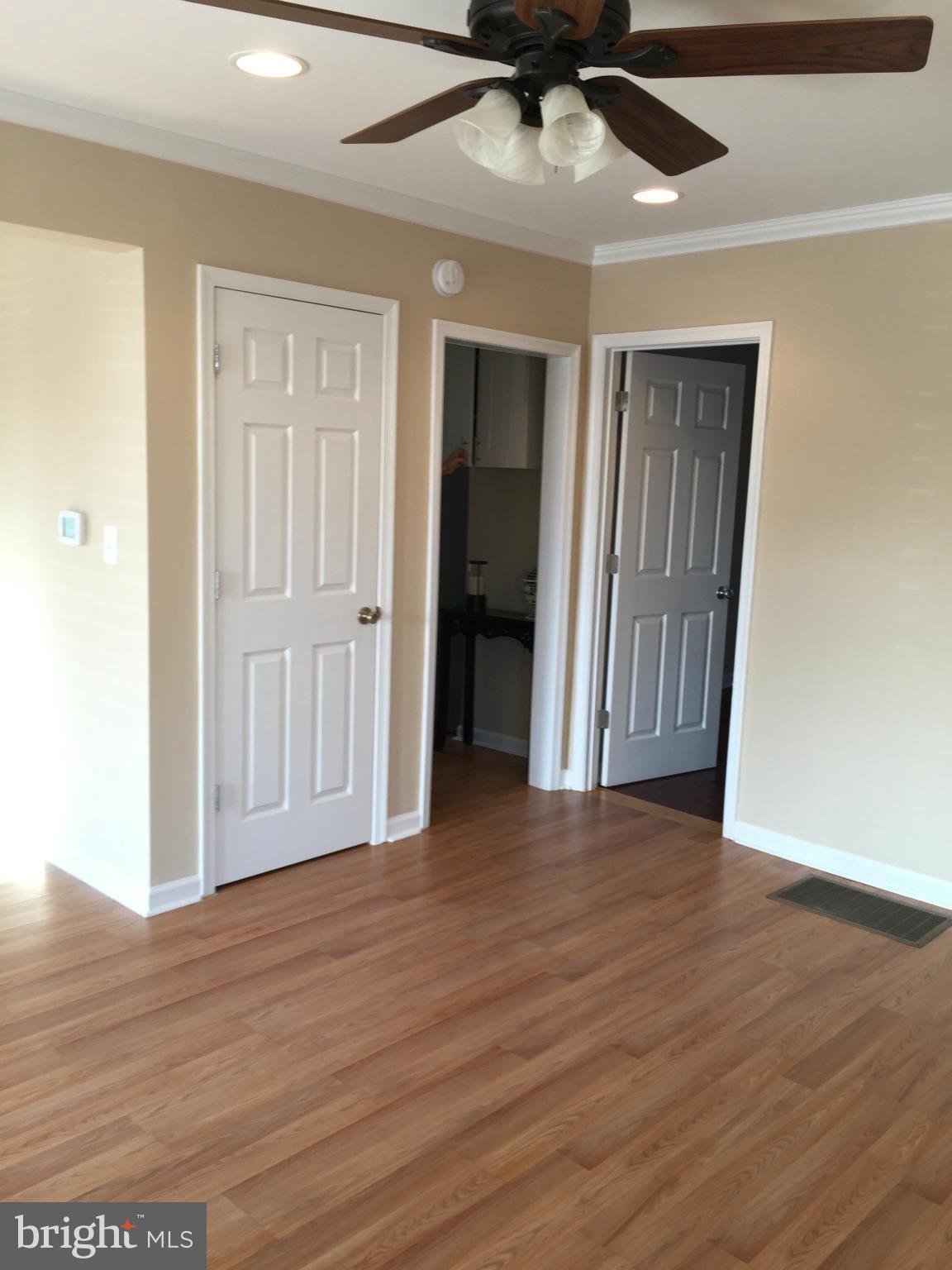 10 Manchester Road Pasadena, MD 21122 - Photo 22 of 28 Living Room