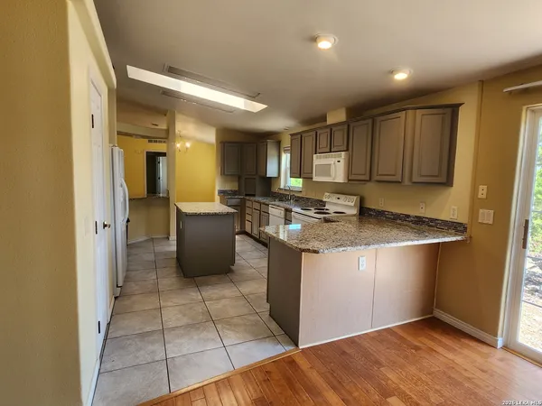 $2,100 | 140 River Ranch Road, Boerne, TX 78006