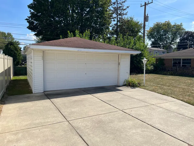 $279,000 | 19436 Donna Street, Livonia, MI 48152