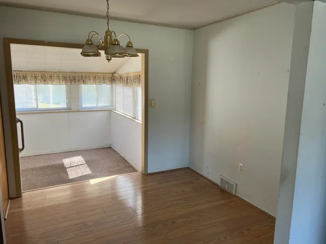 $279,000 | 19436 Donna Street, Livonia, MI 48152