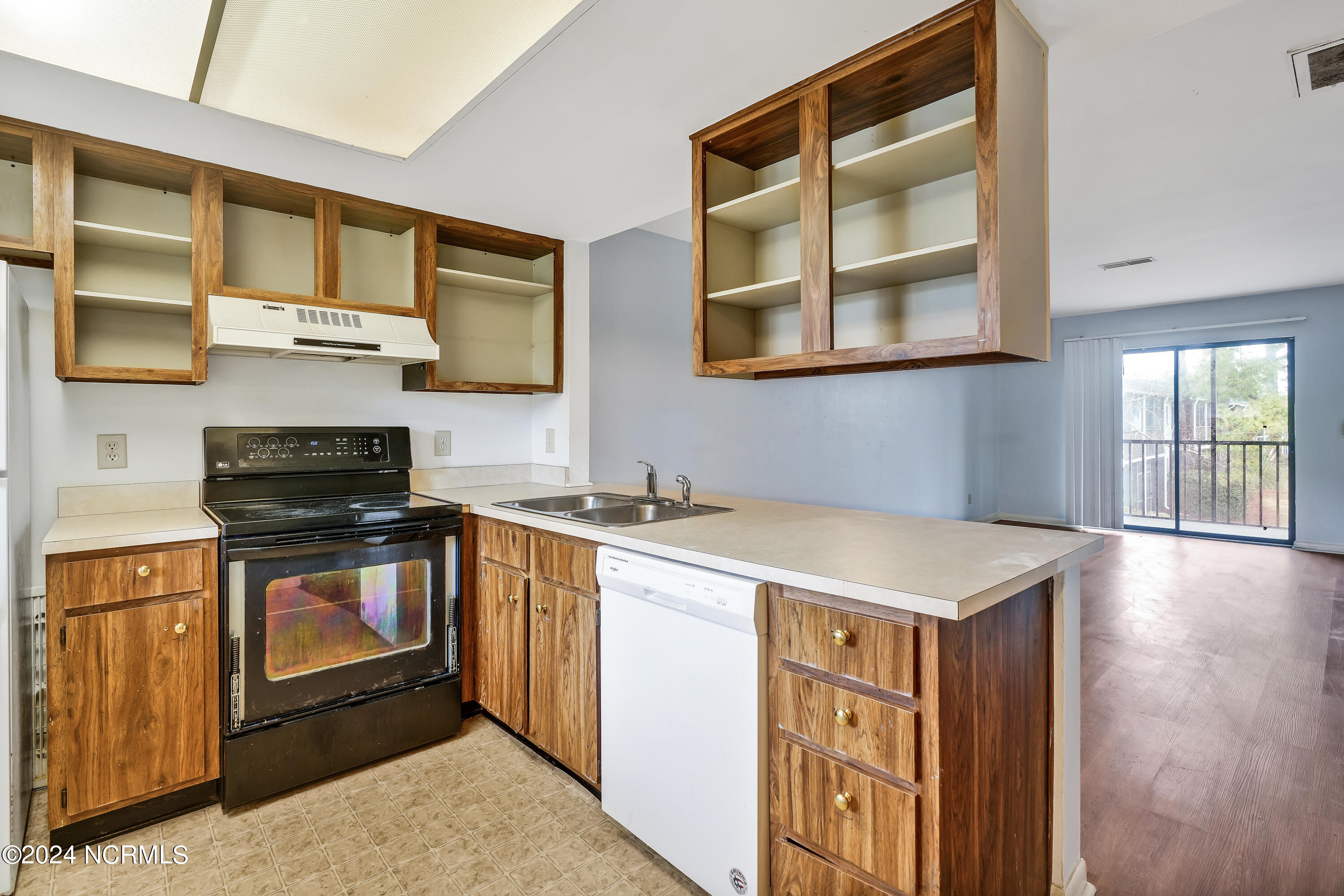4515 Holly Tree Road Wilmington, NC 28412 - Photo 2 of 15 Kitchen