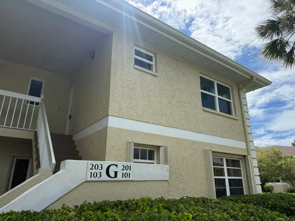 $1,900 | 1536 Southeast Royal Green Circle, Unit 201, Port St. Lucie, FL 34952
