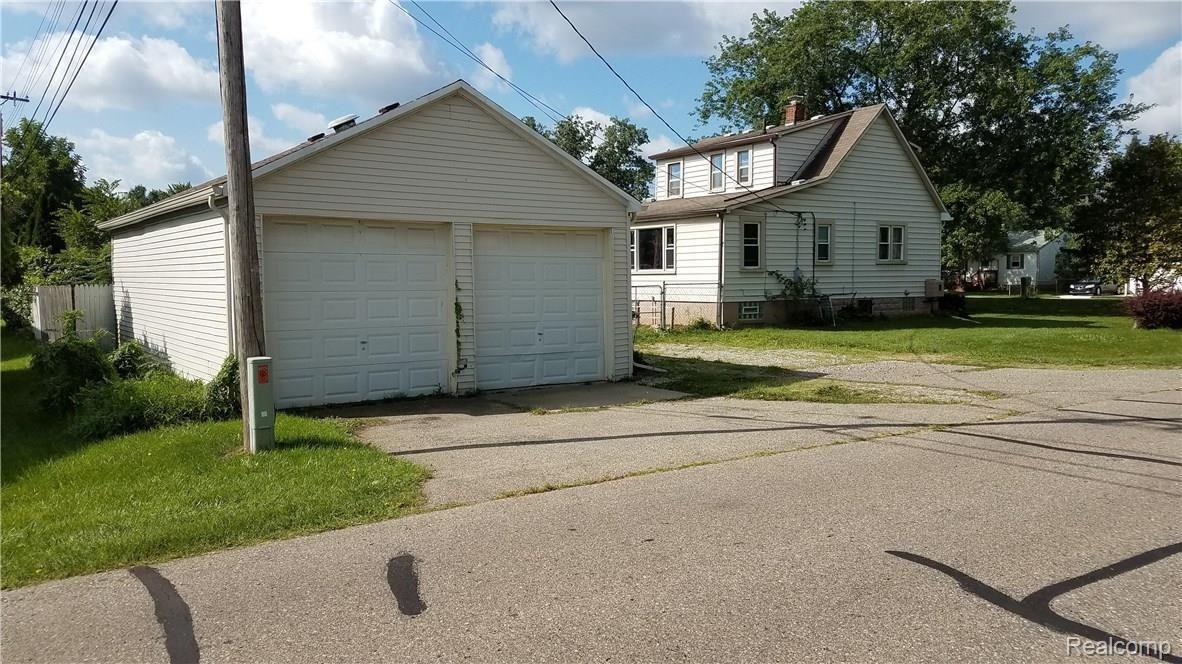 3125 Hessel Avenue Rochester, MI 48307 - Photo 20 of 22 20170823_104949.jpg