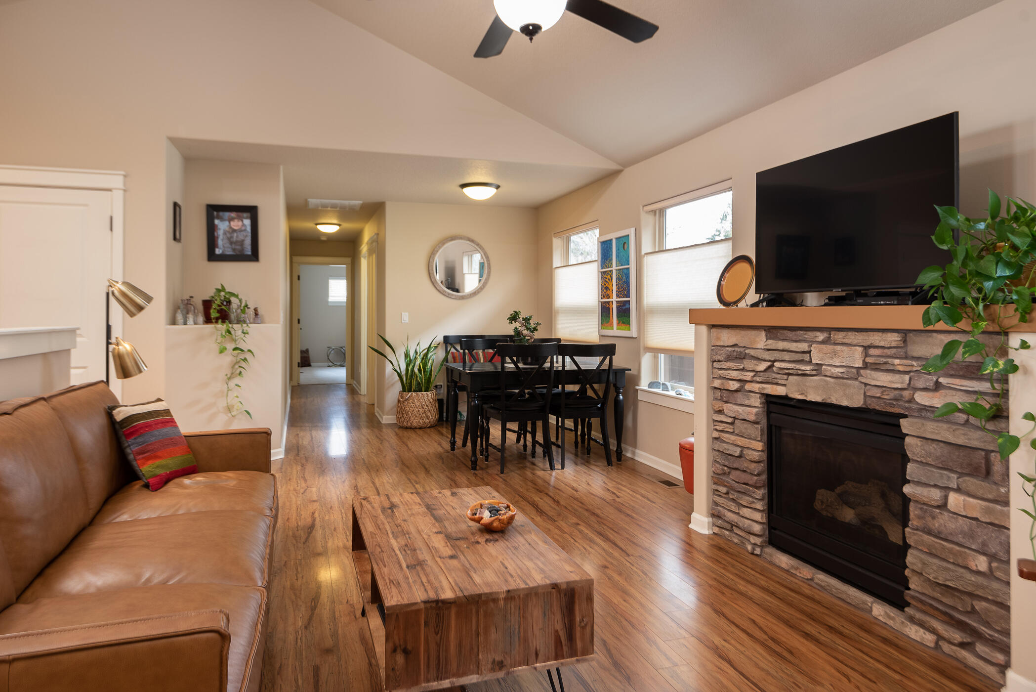 20274 Badger Road Bend, OR 97702 - Photo 4 of 25 Badger+Merrriewood_Melanie-15