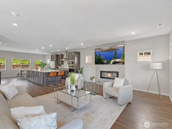 $939,995 | 20820 3rd Avenue Southeast, Bothell, WA 98012