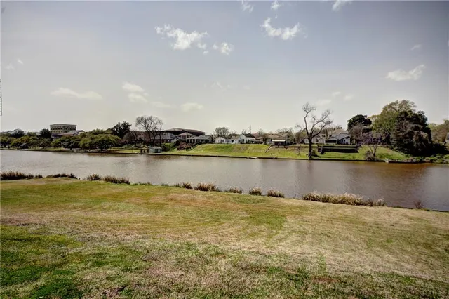 $824,900 | 900 Williams Avenue, Natchitoches, LA 71457