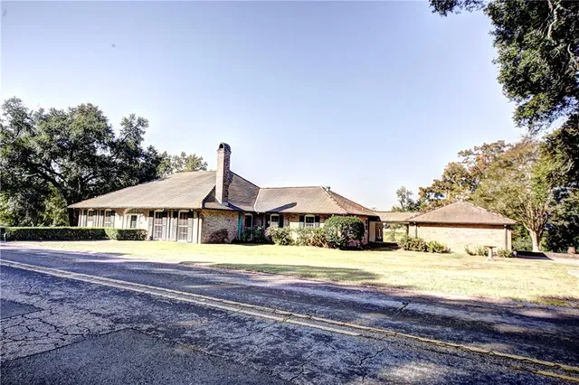 $824,900 | 900 Williams Avenue, Natchitoches, LA 71457