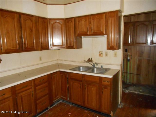 1310 Dahl Road Louisville, KY 40213 - Photo 4 of 14 DSCN2615 (Small)