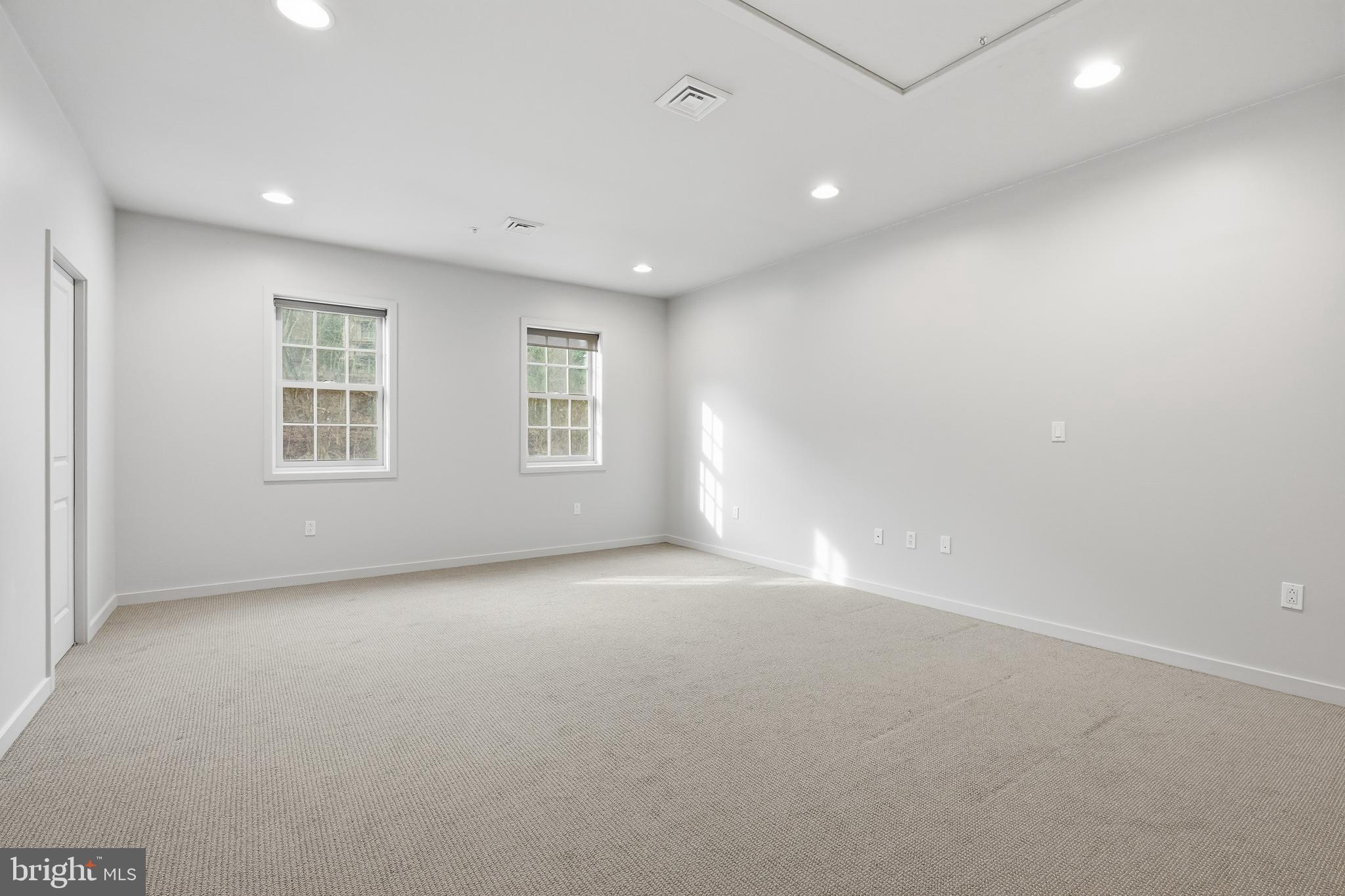 118 Bancroft Mills Road Wilmington, DE 19806 - Photo 31 of 36 an empty room with windows