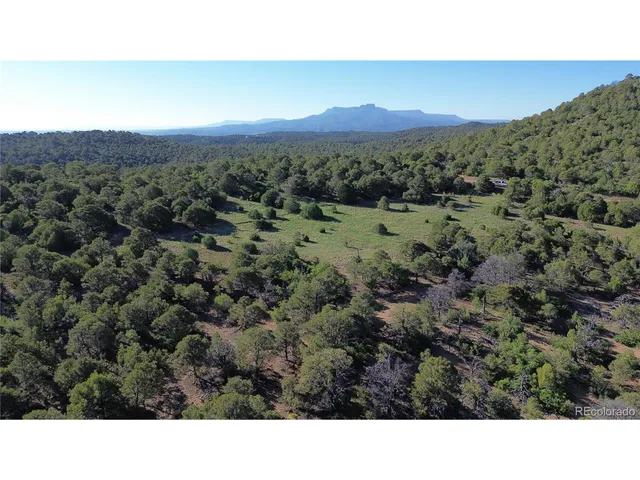 a view of a tennis court