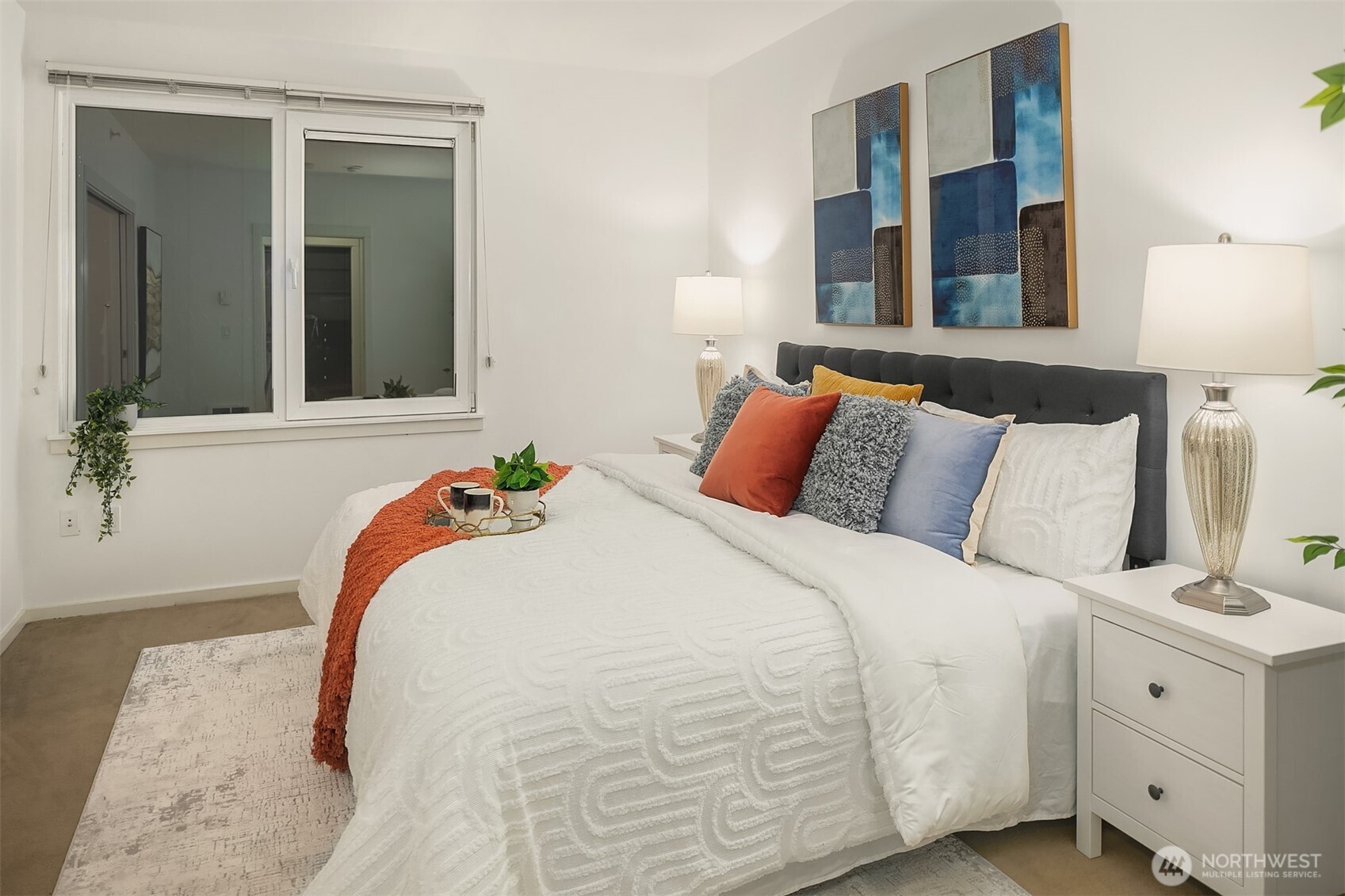 76 Cedar Street, Unit 405 Seattle, WA 98121 - Photo 8 of 32 a bedroom with a bed and a lamp