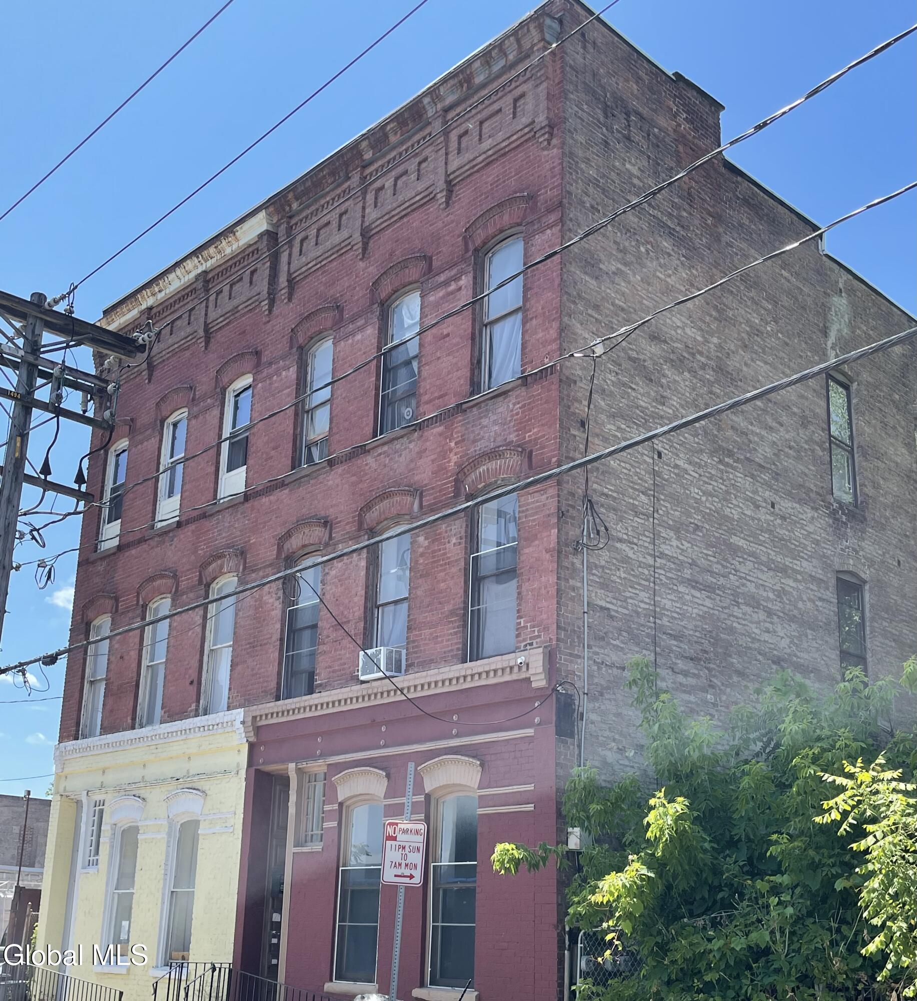 2011D9A8-C934-4BA2-BC72-00E276398579