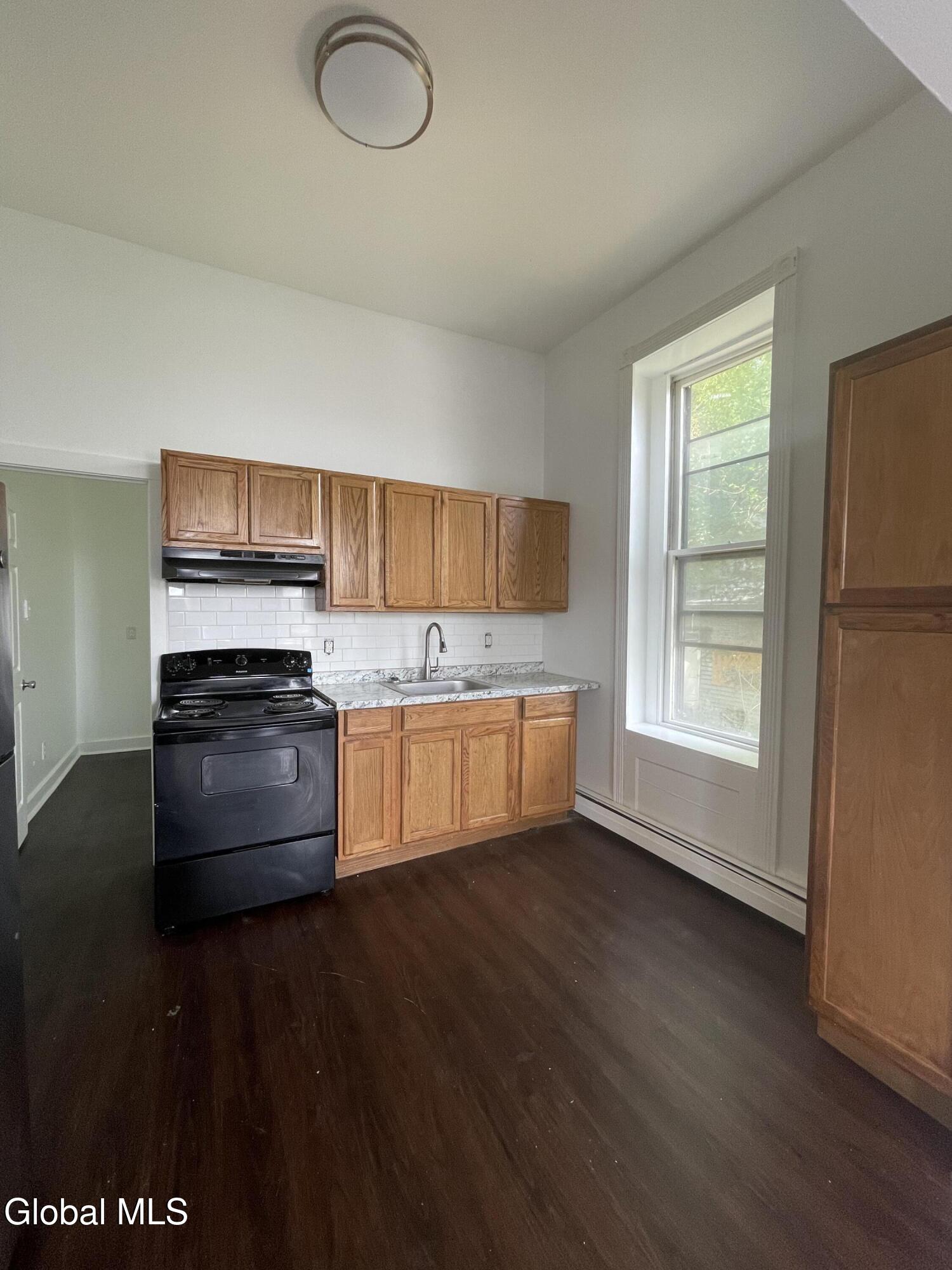 475 South Pearl Street, Unit 2 Albany, NY 12202 - Photo 6 of 15 5ECB501C-22F1-4AC6-B374-889784CE2315