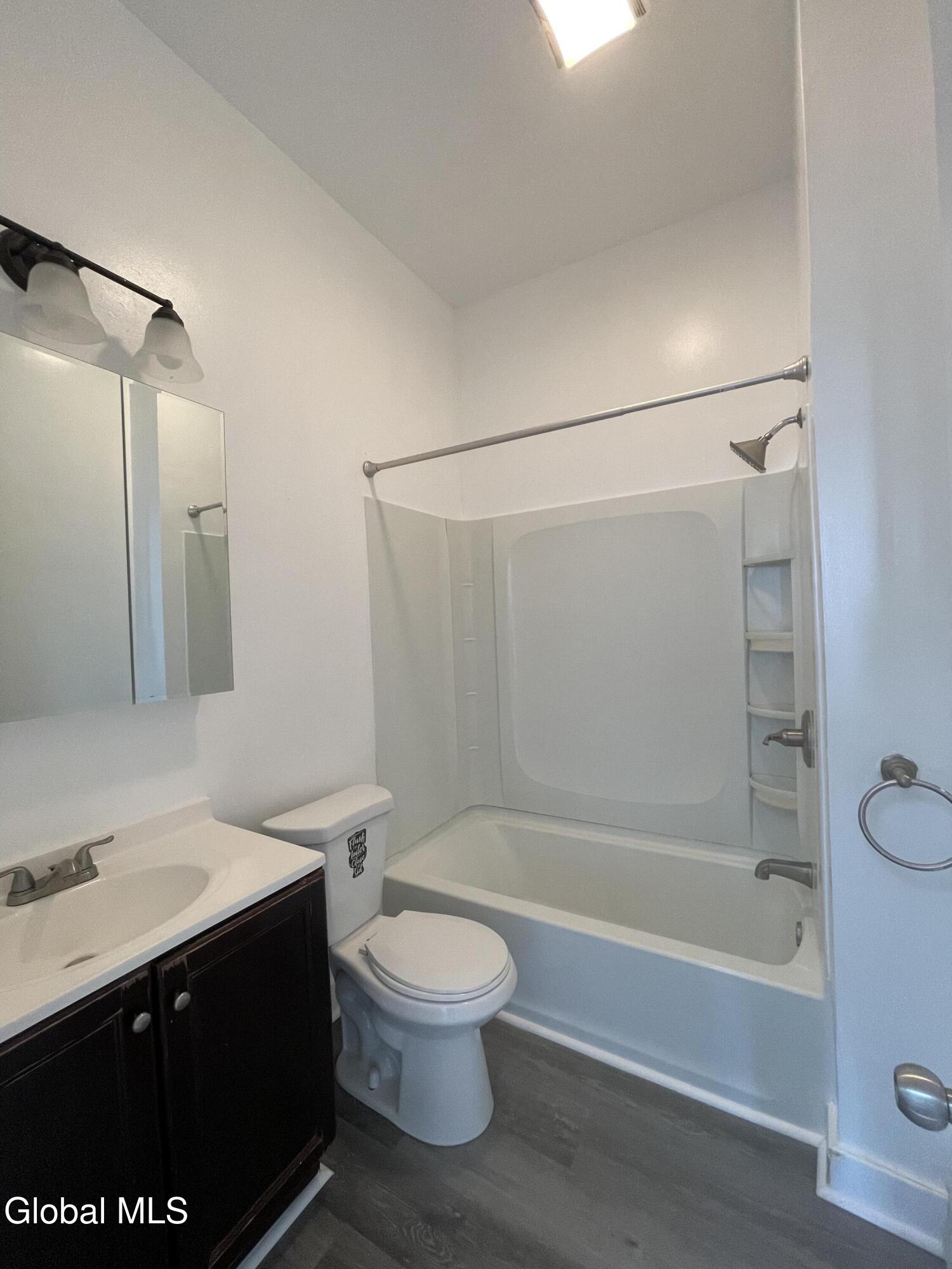 475 South Pearl Street, Unit 2 Albany, NY 12202 - Photo 9 of 15 ACF296F4-4086-4AE9-ABD1-86464175CC44