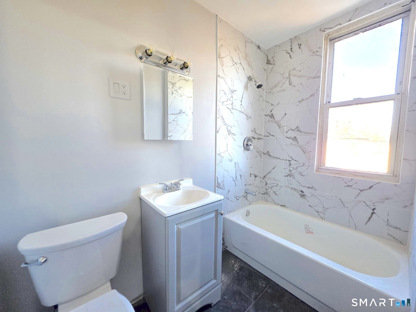 241 Congress Avenue Waterbury, CT 06708 - Photo 3 of 3