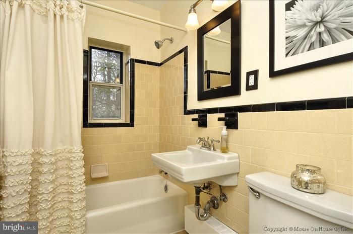 4100 W Street Northwest, Unit 314 Washington, DC 20007 - Photo 3 of 19 Bath