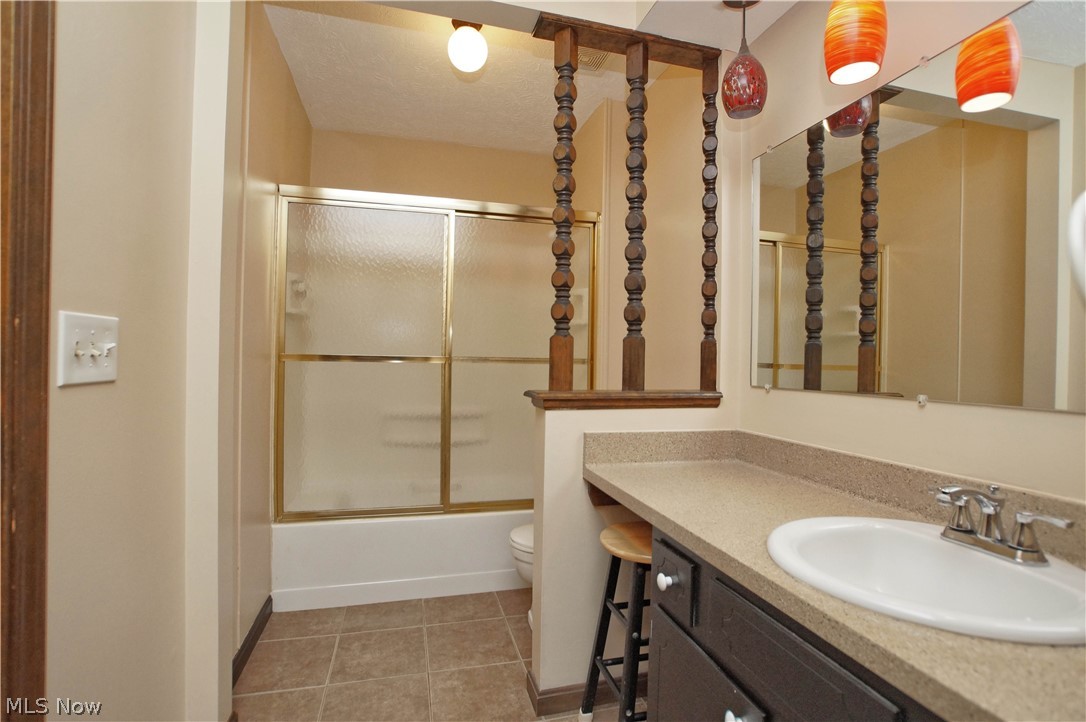 4009 Dayton Road Madison, OH 44057 - Photo 18 of 32 Full Bath on the 2nd level.