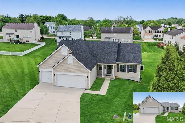 $372,400 | 1347 Harting Drive, Florissant, MO 63031